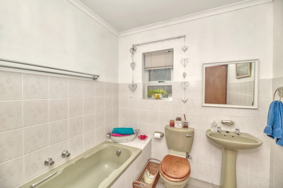 3 Bedroom Property for Sale in De Kelders Western Cape